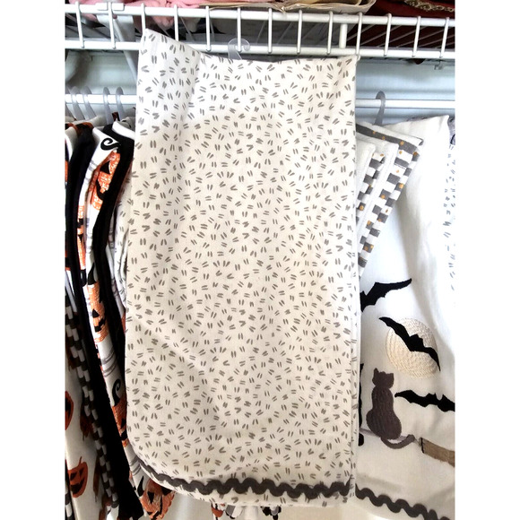 Goblin & Ghoul Halloween Cats On A Broomstick Kitchen Towels 2pk Embrodered - Picture 3 of 3